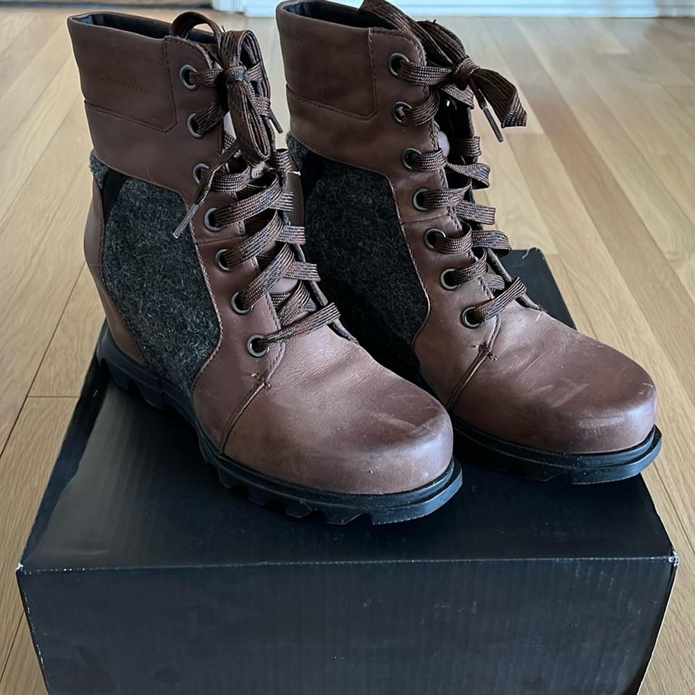 EUC Sorel Wedge Koan of Arctic boots, Sz 10